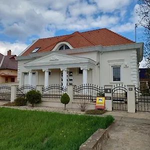  Apartman Gombos Apartman